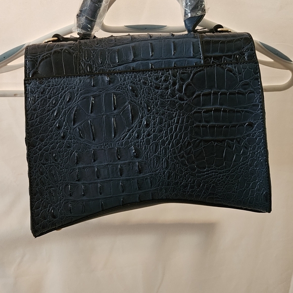 Elegant Black Croc-Embossed Women's Bag - Picture 2 of 5
